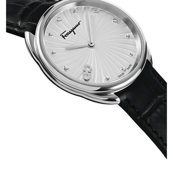 NEW Ferragamo Cuir Stainless Steel & Leather-Strap
Watch - Picture 4 of 8